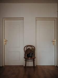 Kako preurediti stara sobna vrata za manje od 100 kn? – Tutorial 2023.